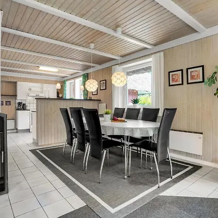 בית נופש Lovely Home In Blavand With Sauna